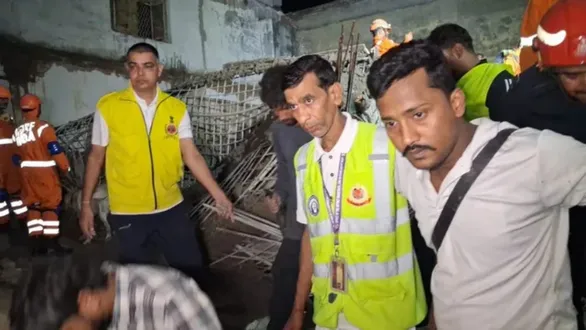 delhi-harsh-vihar-building-collapse-illegal-construction-rescue-operation-underway