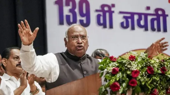 mallikarjun-kharge-pm-modi-father-remark-row-patna-bihar