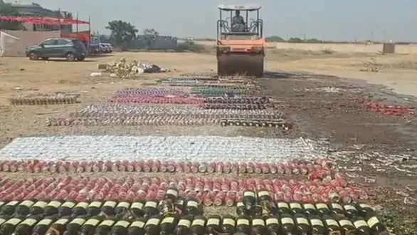 jamnagar-police-prohibition-drive-liquor-destruction-worth-rupees-75-lakh