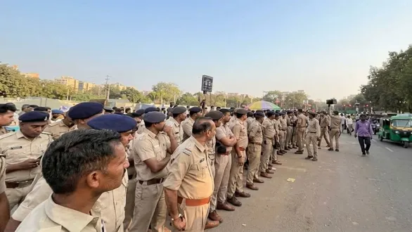 gujarat-forest-department-employees-mass-cl-gir-lion-security-protest