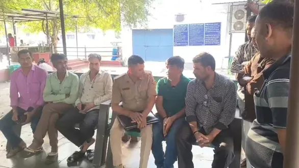 surat-tragedy-std-11-student-suicide-mobile-phone-addiction-exam