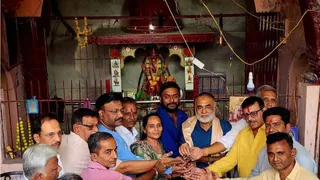 વડોદરામાં કોમી એકતાનું ઉત્તમ ઉદાહરણઃ મુસ્લિમ પરિવારે ભદ્રકાળી મંદિરના જીર્ણોદ્ધાર માટે 3500 ચોરસ ફૂટ જમીન સ્વેચ્છાએ પરત સોંપી