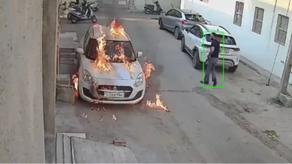 morbi-incident-caught-on-camera-neighbour-sets-woman-lawyers-car-on-fire-watch-video
