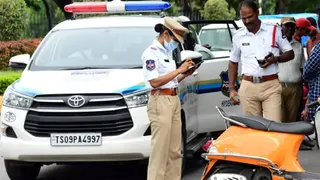 Ahmedabad News: અન્ય રાજ્યોની 21 કાર પરમિટ વગર ટેક્સી તરીકે દોડતી પકડાઈ, RTO એ કરી લાલ આંખ
