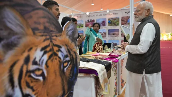 pm-modi-inaugurates-bharat-parv-2026-madhya-pradesh-pavilion-showcases-gond-art-and-chanderi-sarees