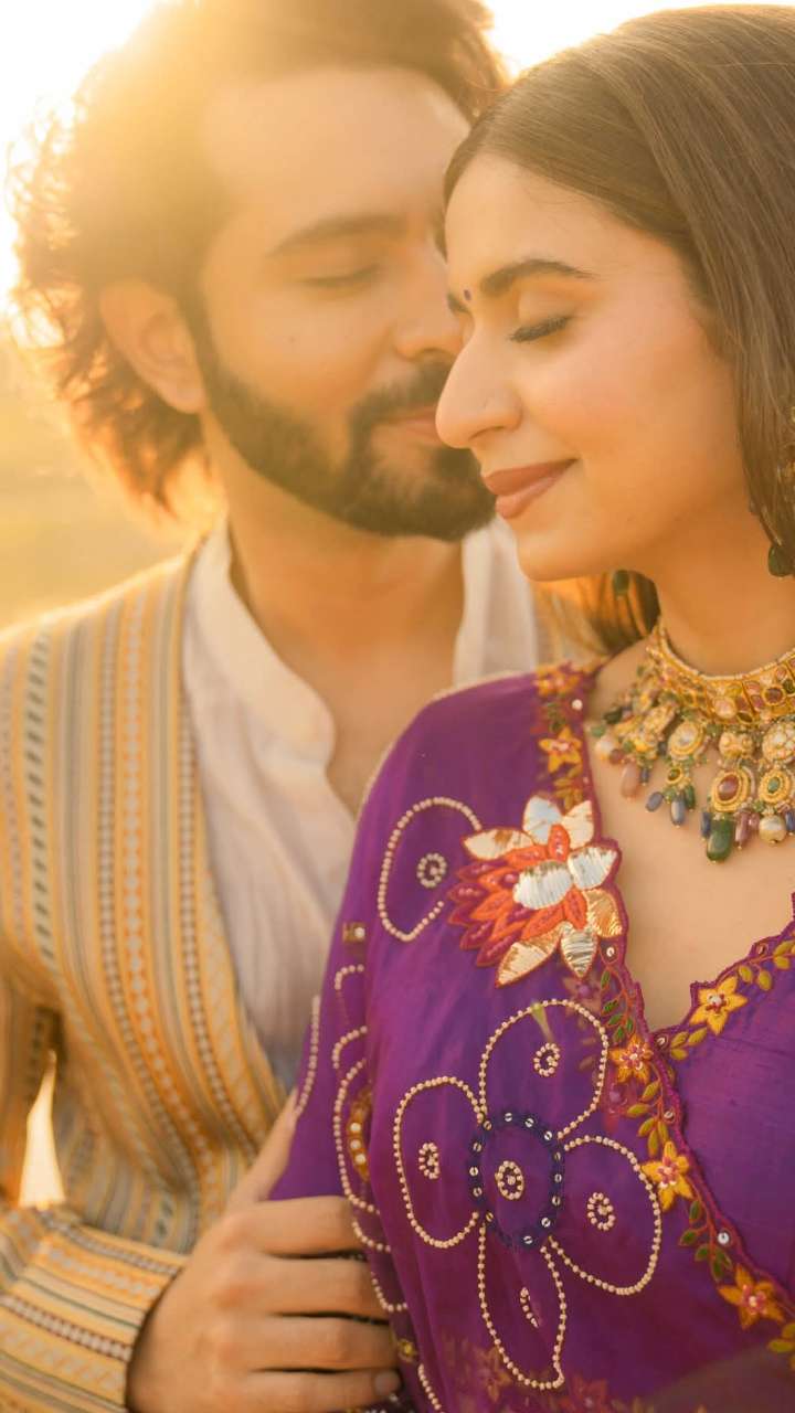 કિંજલ દવે અને ધ્રુવિન શાહના સગાઇની તસવીરો નિહાળો