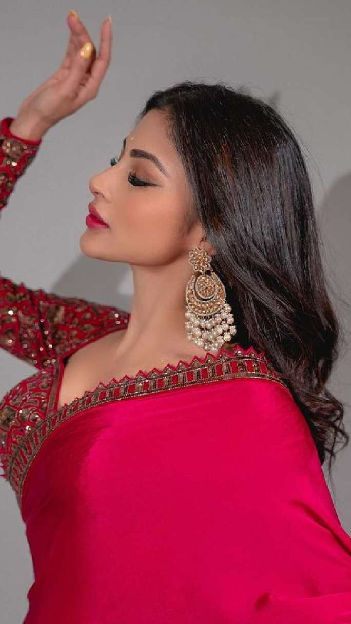 Bridal looks Mouni Roy slayed - Get Inspiring Ideas for Planning Your  Perfect Wedding at fabweddings