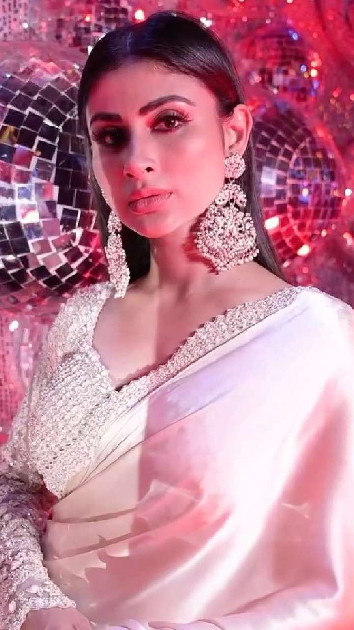 Mouni Roy: The Golden Diva - Boldsky.com