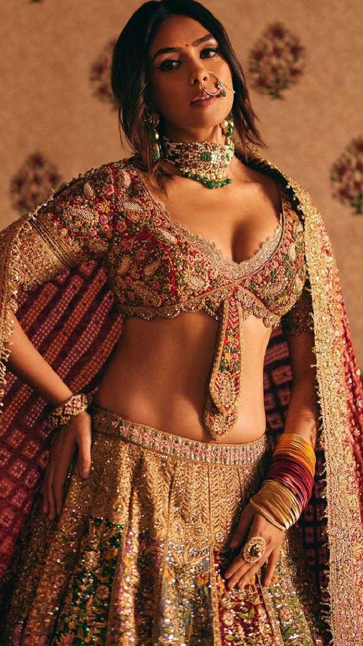 Stunning Gujarati Brides And Their Traditional Sarees | Indian bride  outfits, Bridal lehenga collection, Rajasthani bride